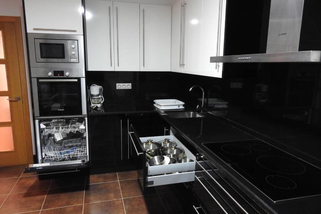 Apartamento De 4 Dormitorios En Camarinas Bagian luar foto